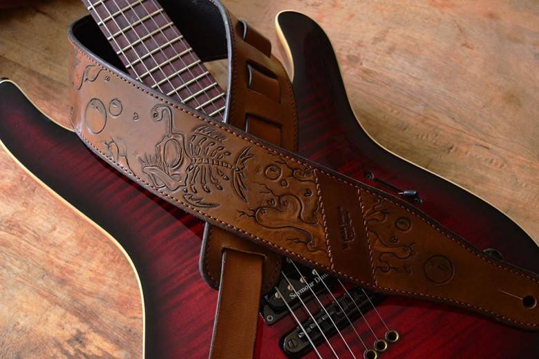 Sangle guitare personnalisée en cuir